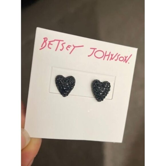 New Heart Stud Earrings - Picture 1 of 1